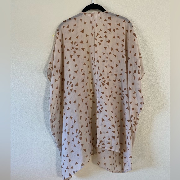 BCBGeneration Soft Lightweight Beige Overthrow One Size - Picture 4 of 6